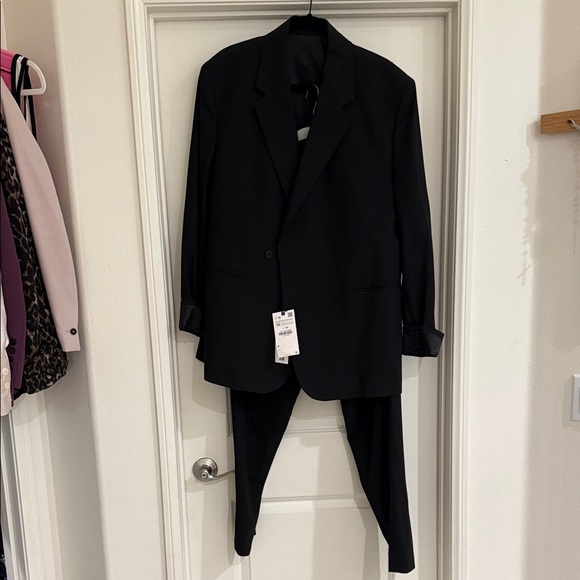 Zara Men's Elegant Black Sport Suit - Picture 6 of 6